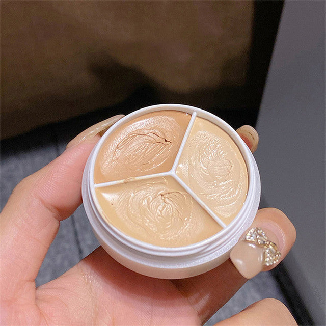 Vita™ Tri-Color Concealer
