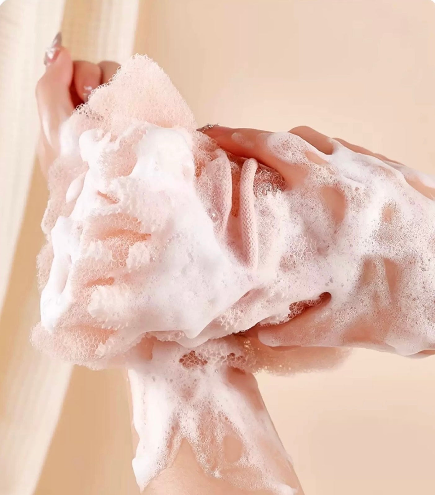 GlowReach Stretch Loofah Scrubber