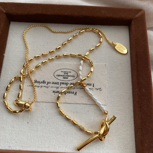 Eterna Knot Necklace